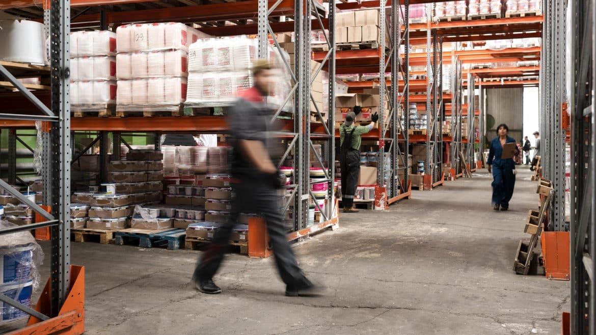 Industrie : comment optimiser stockage et manutention grâce à des emballages adaptés ?
