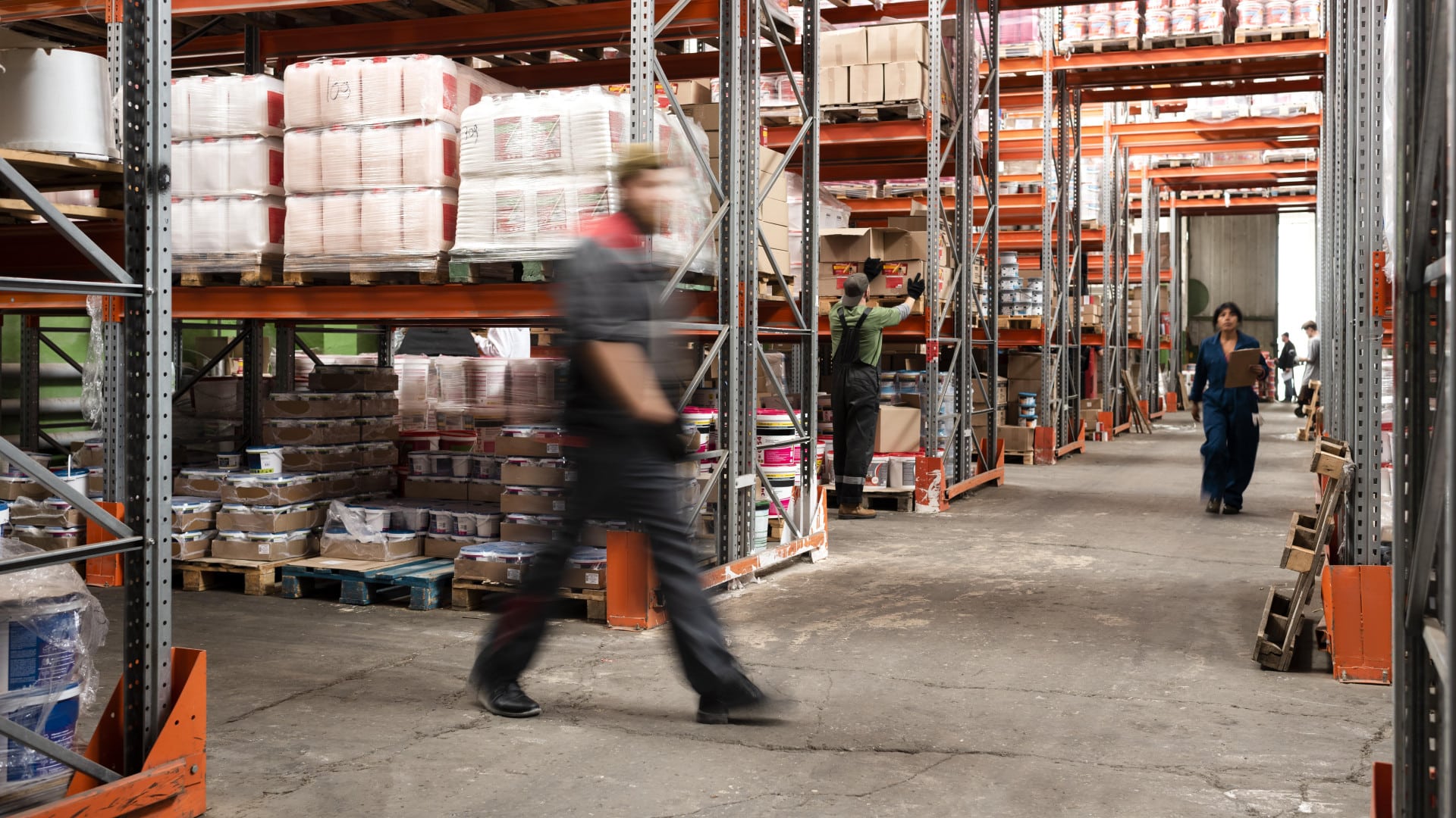 Industrie : comment optimiser stockage et manutention grâce à des emballages adaptés ?