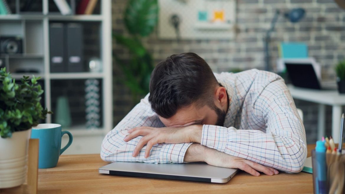 BetterHelp et l’&eacute;puisement professionnel : ce que les actifs fran&ccedil;ais cherchent vraiment