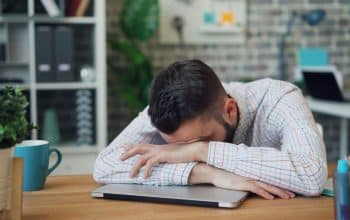 BetterHelp et l’&eacute;puisement professionnel : ce que les actifs fran&ccedil;ais cherchent vraiment