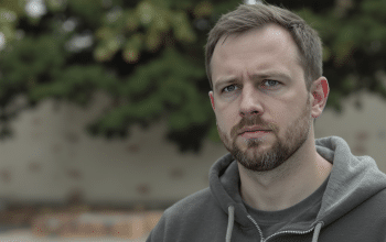 Jacob Coxon, ancien chercheur chez Anthropic et OpenAI, quitte l’industrie en alertant : &laquo; L’IA pourrait repr&eacute;senter une menace mortelle pour l’humanit&eacute; avant 2030 &raquo;