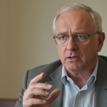 Roland Lescure tire la sonnette d&rsquo;alarme : sans redressement des comptes, l&rsquo;&eacute;conomie fran&ccedil;aise &laquo; &agrave; l&rsquo;arr&ecirc;t &raquo; risque de &laquo; finir dans le mur &raquo;